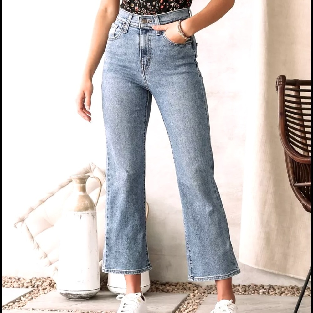 Levi’s High Waisted Crop Flare